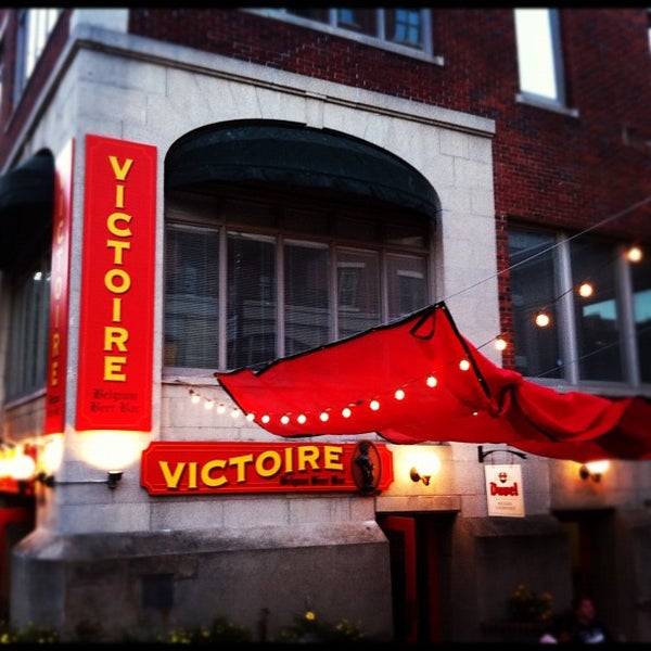 8/28/2012 tarihinde emily s.ziyaretçi tarafından Victoire: A Belgian Beer Bar &amp; Bistro'de çekilen fotoğraf