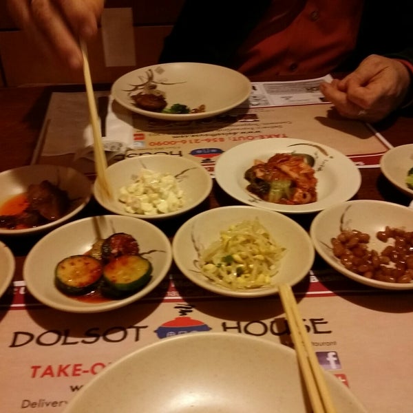 Das Foto wurde bei Dolsot House | K-Town BBQ Korean Restaurant von Marilyn J. am 11/19/2014 aufgenommen