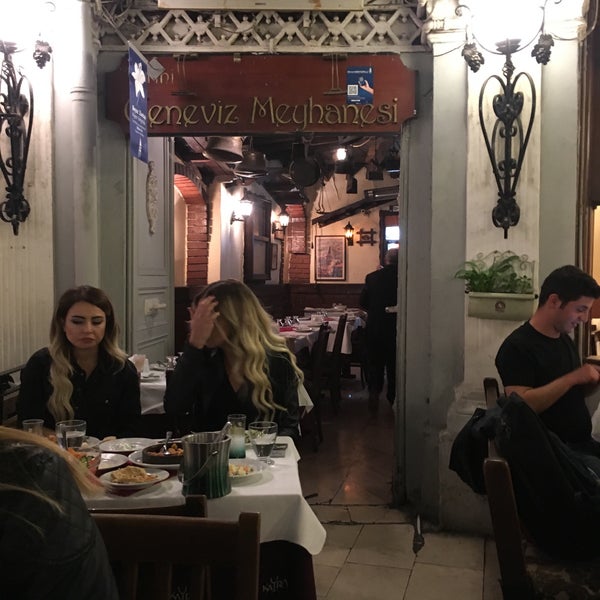 รูปภาพถ่ายที่ Seviç Restoran โดย R.bzkrt เมื่อ 10/8/2016