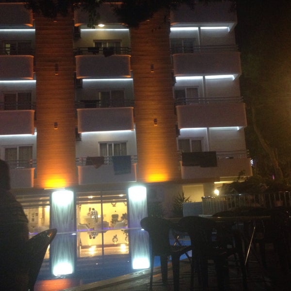 Photo taken at Alaiye Kleopatra Hotel by Kdjdıfn M. on 9/11/2017