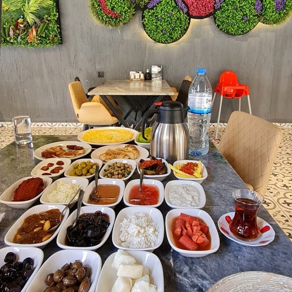 Das Foto wurde bei Miks Lounge Cafe von Kapalı am 10/15/2021 aufgenommen