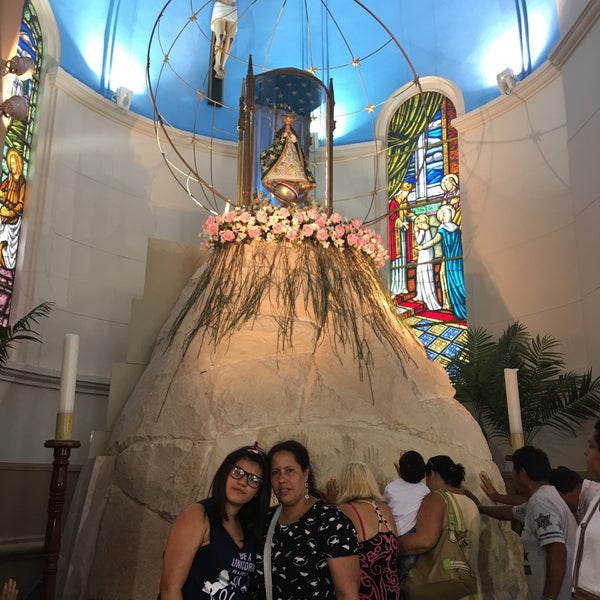 Foto scattata a Basílica de la Virgen de Caacupé da Jessi  S. il 12/28/2017