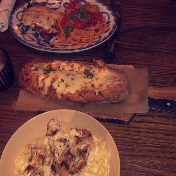 I liked the bread with cheese , and the pastas are fresh and delicious!