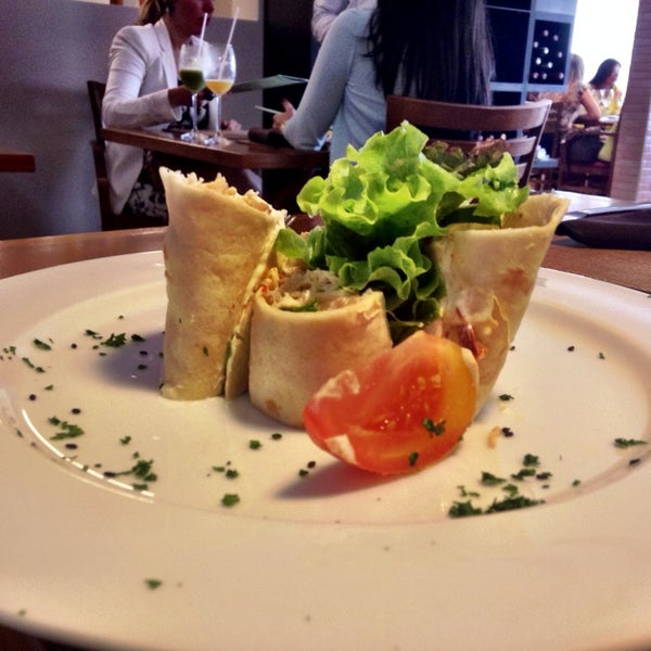 Foto tirada no(a) Salade Délice por Pamela C. em 5/30/2014