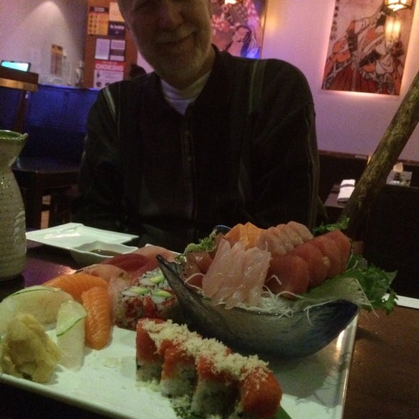 Foto diambil di Ooki Sushi oleh Kevie N. pada 11/2/2014