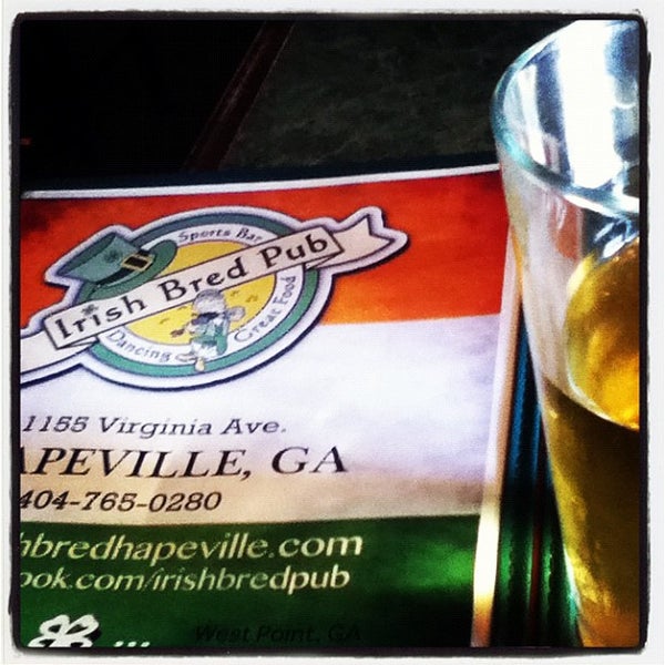 Foto tirada no(a) Irish Bred Pub por Monique R. em 6/13/2013