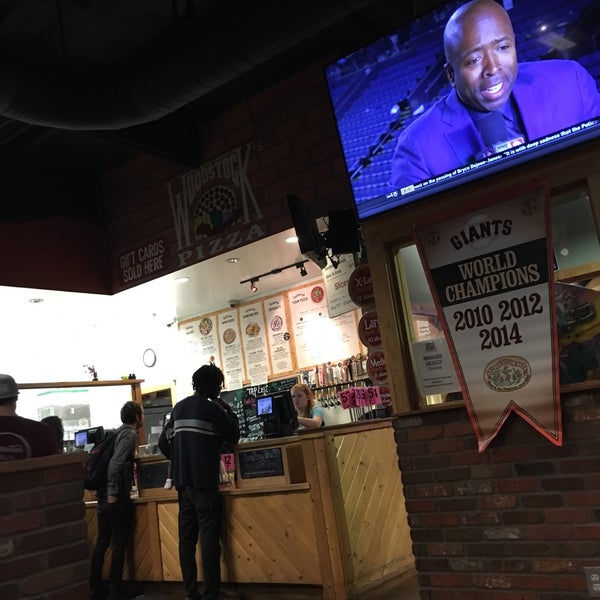 5/31/2016 tarihinde Brewtographerziyaretçi tarafından Woodstock&#39;s Pizza'de çekilen fotoğraf