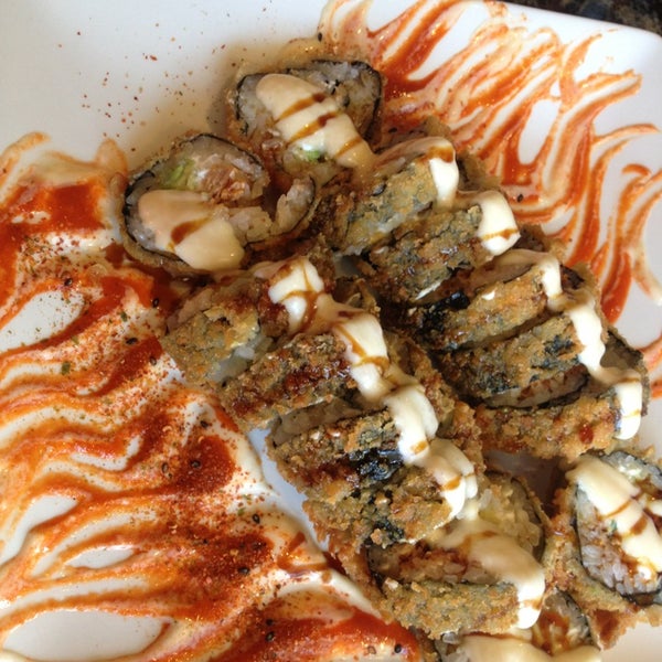 Foto scattata a Off The Hook Sushi da Shannon &quot;Shay&quot; J. il 2/28/2013