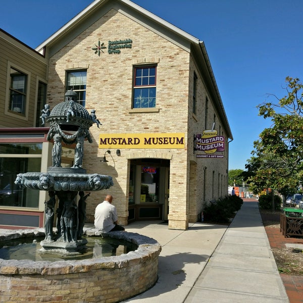 Foto tirada no(a) National Mustard Museum por Albert B. em 9/11/2016