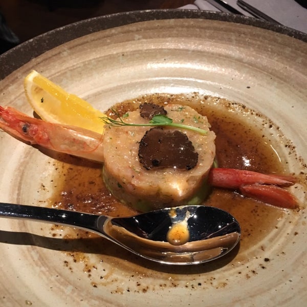 Photo prise au KAMA Restaurant par Mari le4/29/2019