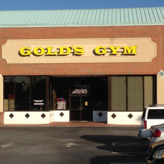 Foto tomada en Gold&#39;s Gym  por Steve S. el 11/23/2012