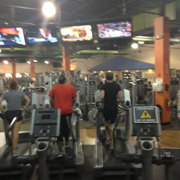 8/28/2013にSteve S.がGold&#39;s Gymで撮った写真