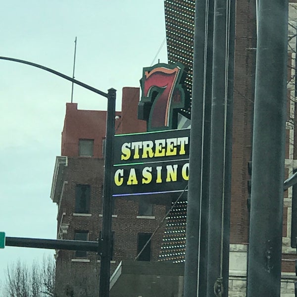Foto tirada no(a) 7th Street Casino por Tessa M. em 1/9/2017