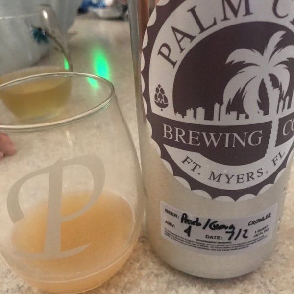 7/2/2020 tarihinde Jennifer P.ziyaretçi tarafından Palm City Brewing Company'de çekilen fotoğraf