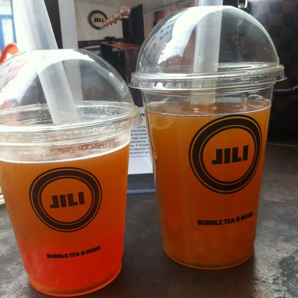Foto tirada no(a) Jili Bubble Tea, Coffee &amp; More por Lisa P. em 4/27/2013