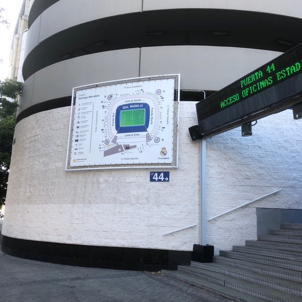 รูปภาพถ่ายที่ Real Café Bernabéu โดย Alain R. เมื่อ 7/4/2018