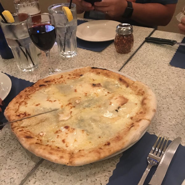 Das Foto wurde bei Spris Pizza von Ale R. am 9/28/2017 aufgenommen