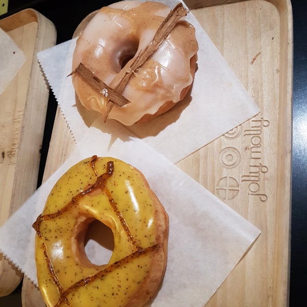 Photo taken at Jolly Molly Donuts by Itzel C. on 3/28/2018