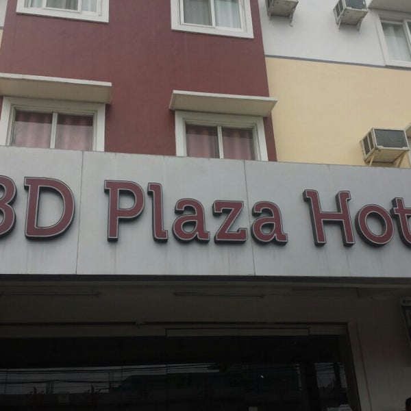 Foto tomada en CBD Plaza Hotel - Naga City  por Ken E. el 3/7/2014