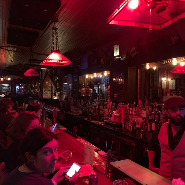 Photo taken at Jalopy Tavern by Paulo A. on 3/16/2019