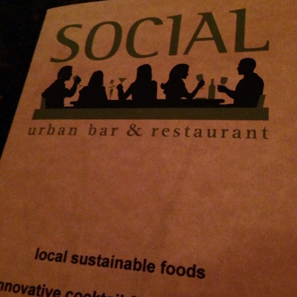 รูปภาพถ่ายที่ Social Urban Bar &amp; Restaurant โดย Nathan A. เมื่อ 11/8/2013