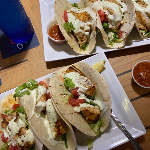 รูปภาพถ่ายที่ Siesta Key Oyster Bar โดย Colleen M. เมื่อ 2/24/2020