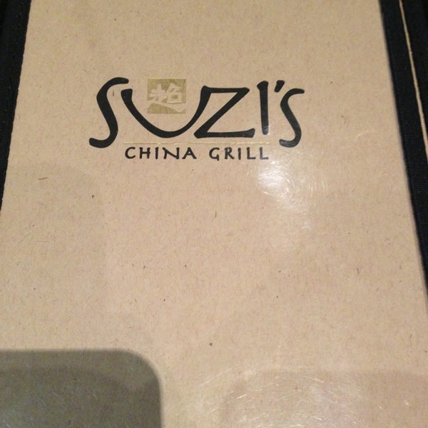 7/22/2013 tarihinde Brianziyaretçi tarafından Suzi&#39;s China Grill &amp; Sushi Bar'de çekilen fotoğraf