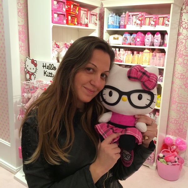 Photo taken at Hello Kitty World by Valentina P. on 12/13/2014