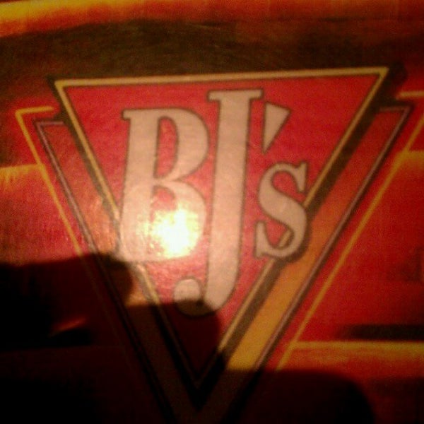 Photo taken at BJ&#39;s Restaurant &amp; Brewhouse by Anthony J. on 3/3/2013