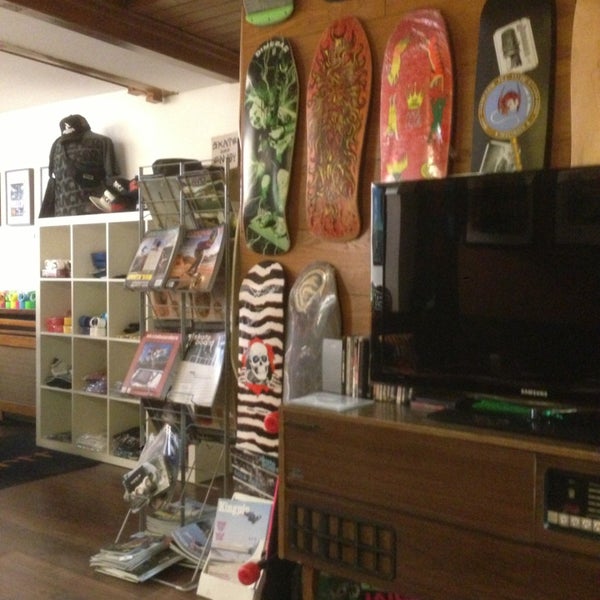 Cooler Laden für Skater mit Café
