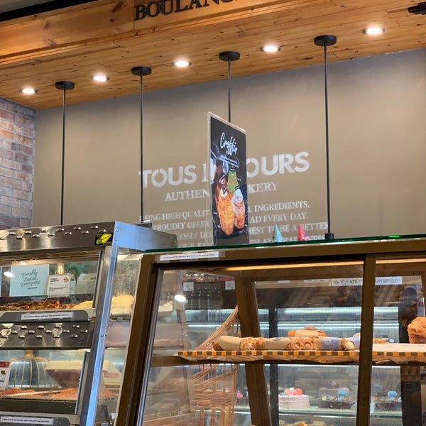 Photo taken at Tous les Jours by Hin T. on 5/20/2019
