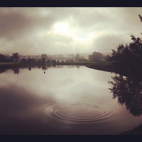 Foto diambil di Hollow Creek Golf Club oleh John M. pada 10/10/2012