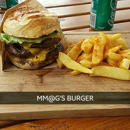 Foto diambil di Mm&amp;G&#39;s Burger oleh Emre Batuhan B. pada 4/23/2016