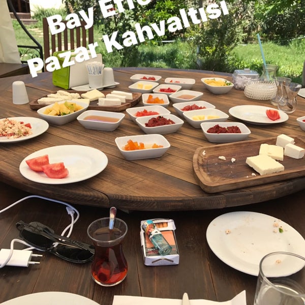 Das Foto wurde bei Restaurant Bay Efetto von Atıf K. am 4/23/2017 aufgenommen