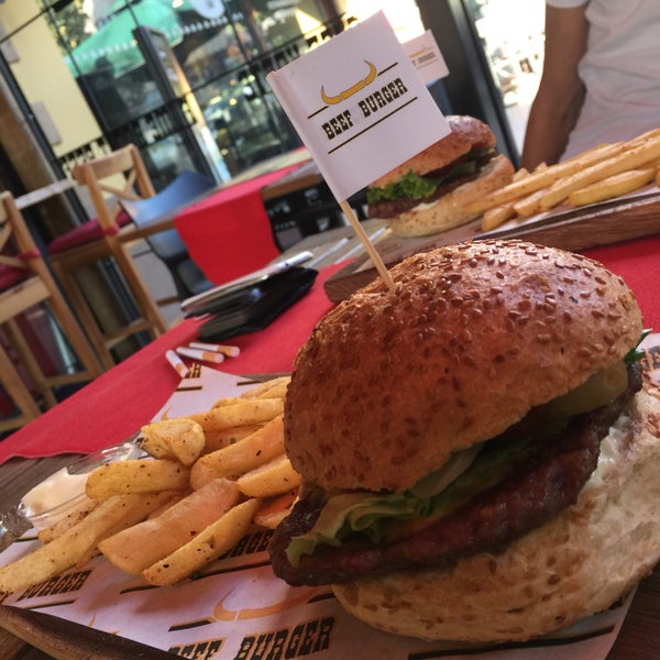 Photo taken at Beef Burger by Erdem on 7/25/2016
