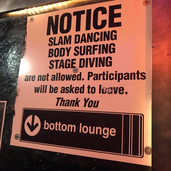 Das Foto wurde bei Bottom Lounge von kristen l. am 5/8/2019 aufgenommen