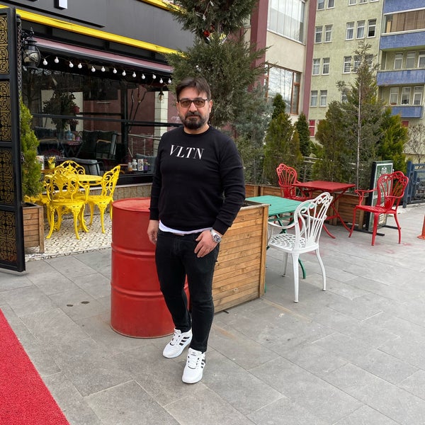 Foto diambil di Karabiber Cafe &amp; Restaurant oleh Cevdet D. pada 4/5/2021