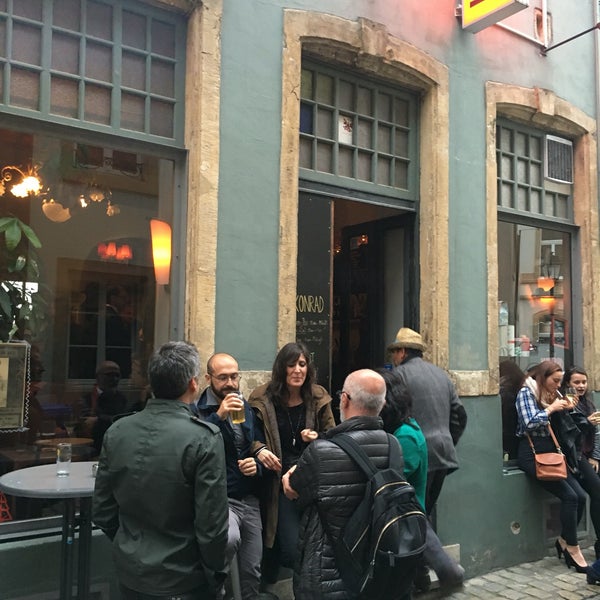 5/31/2016 tarihinde Marty O.ziyaretçi tarafından Konrad Café &amp; Bar'de çekilen fotoğraf