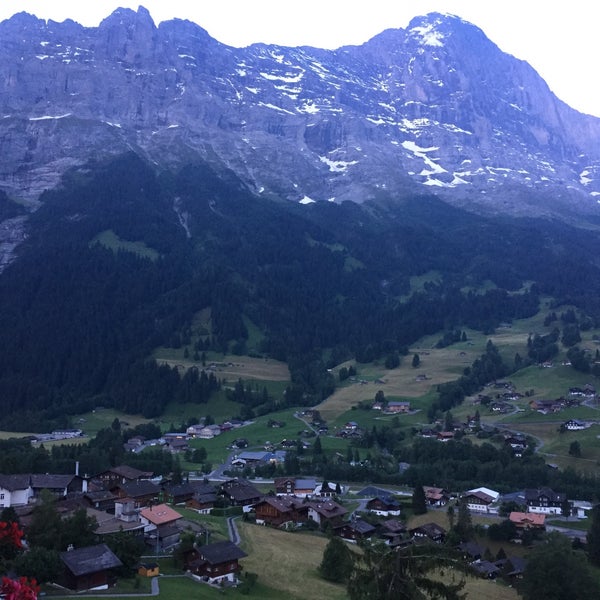 6/21/2017 tarihinde Gemma S.ziyaretçi tarafından Belvedere Swiss Quality Hotel Grindelwald'de çekilen fotoğraf