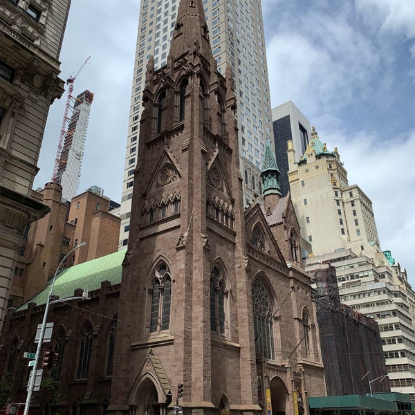 Photo taken at Fifth Avenue Presbyterian Church by Teatimed on 4/27/2019