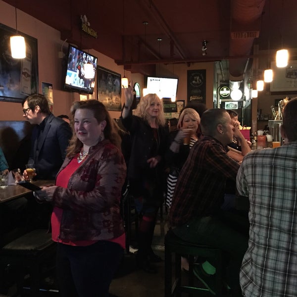 Photo prise au Blarney Stone Pub &amp; Restaurant Seattle par Trista R. le9/21/2016