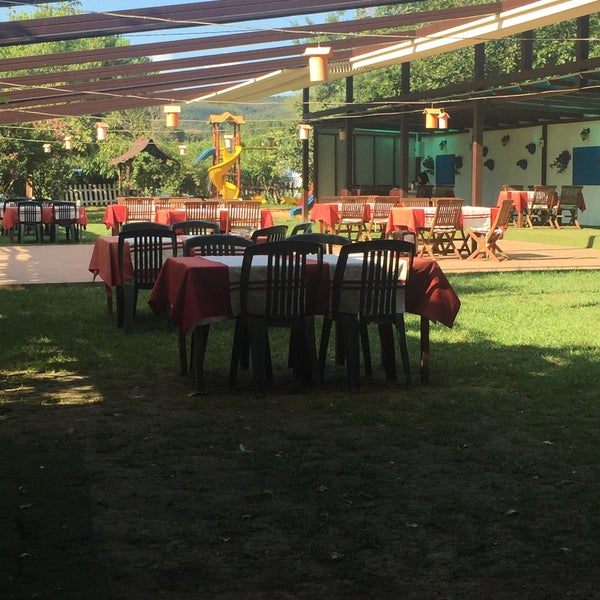 8/30/2016에 Suat O.님이 Markabahçe Et &amp; Mangal Kahvaltı에서 찍은 사진