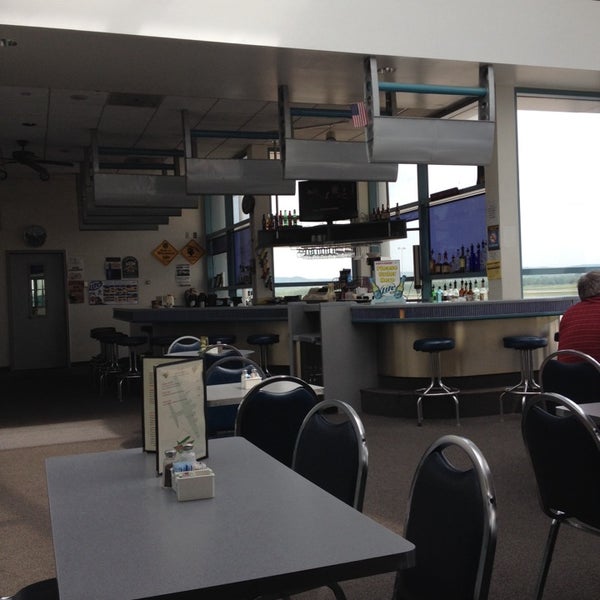 Great little airport! Staff is friendly and Vinny's has nice food options before you go through security. Way to be LSE