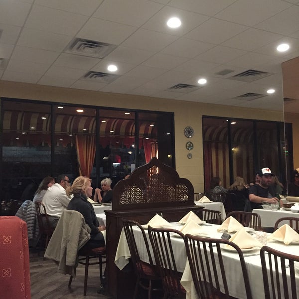 Foto scattata a Carousel Restaurant da Balaban LA b. il 1/23/2016