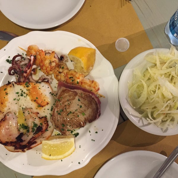 Ordered the tuna, squid, and shrimp kebabs grilled with olive oil and lemon, along with the fennel salad. All were delicious. Reasonably priced for the amount of seafood you get