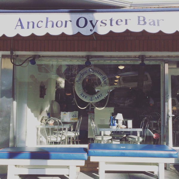 Foto tirada no(a) Anchor Oyster Bar por Lily Annabelle C. em 2/1/2016