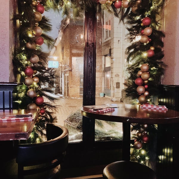 12/15/2019 tarihinde Lily Annabelle C.ziyaretçi tarafından BEVO Bar + Pizzeria'de çekilen fotoğraf