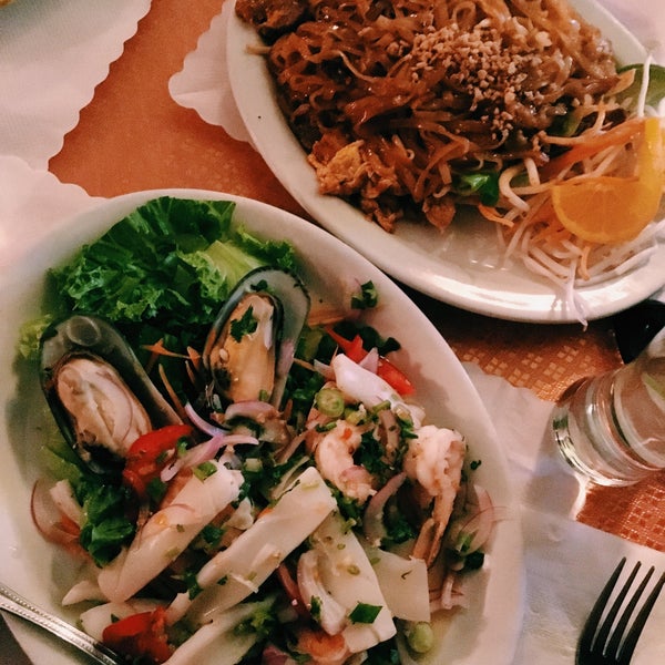6/12/2016にLily Annabelle C.がPloy II Thai Cuisineで撮った写真