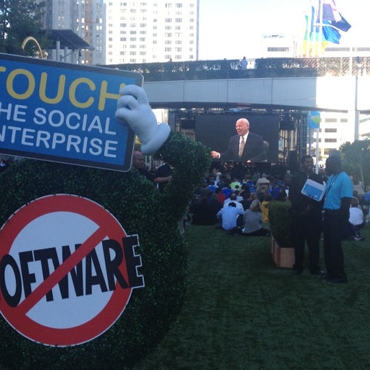 Photo taken at Dreamforce 2012 by Harry C. on 9/21/2012