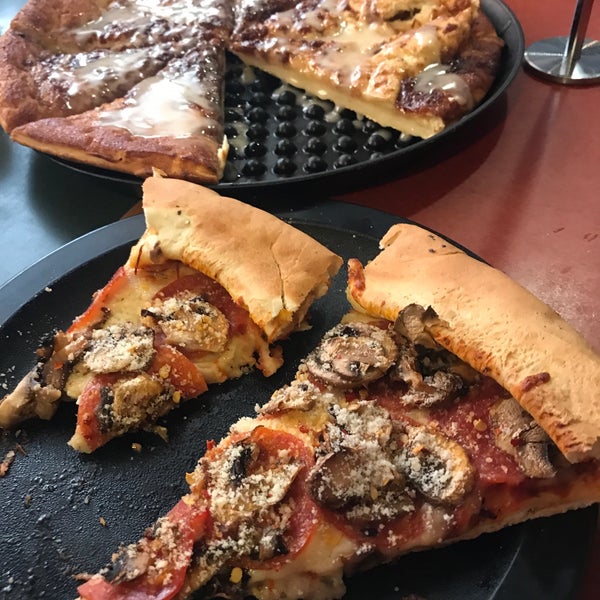 Photo taken at Woodstock&#39;s Pizza by Evelyn Z. on 10/22/2017